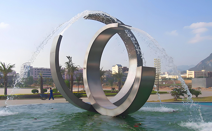 靈動(dòng)水韻，不銹鋼噴泉雕塑的夢(mèng)幻交響