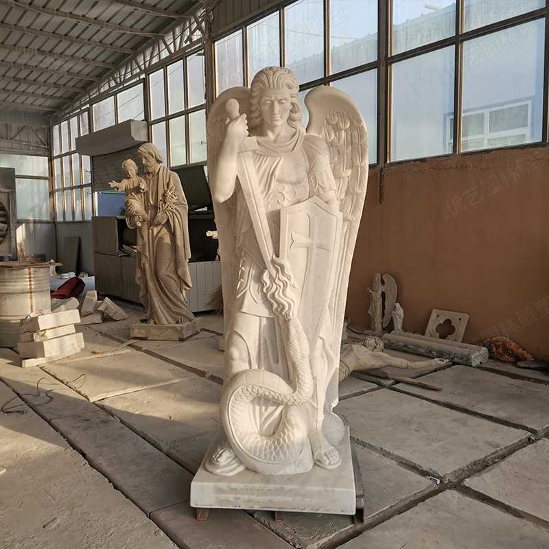 圣邁克雕塑，大理石圣邁克