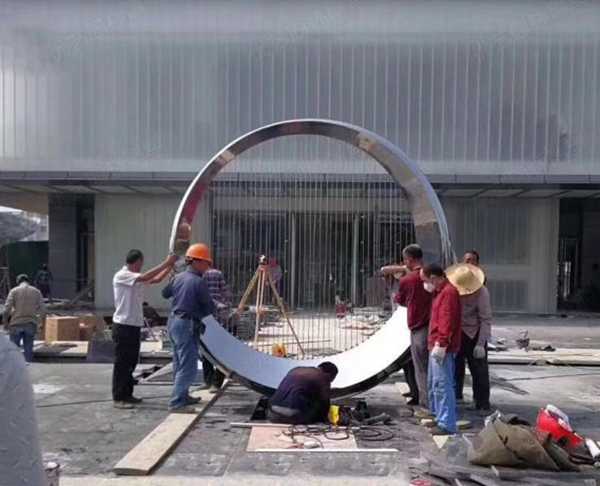 現(xiàn)代園林景觀雕塑如何進(jìn)行包裝運(yùn)輸？優(yōu)藝雕塑廠家為您支招